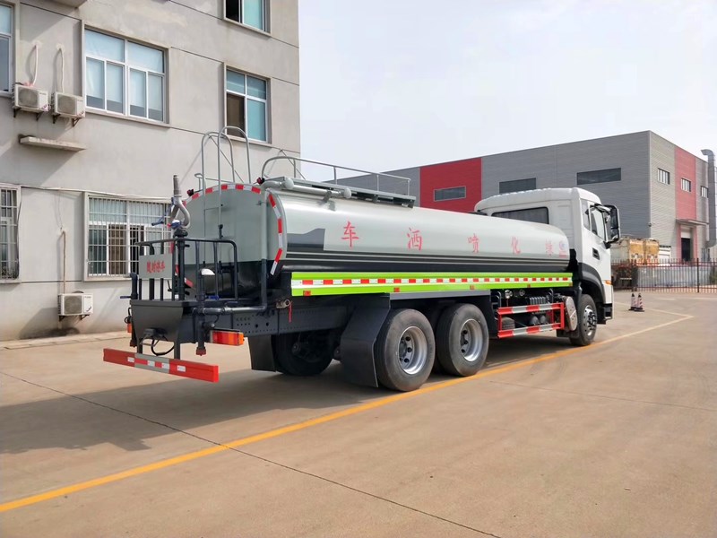 二十方洒水车 二十方洒水车