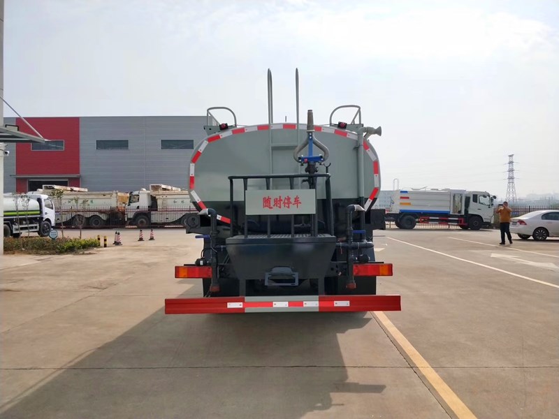 二十方洒水车 二十方洒水车