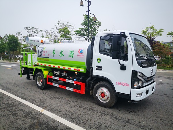 东风多利卡5方洒水车