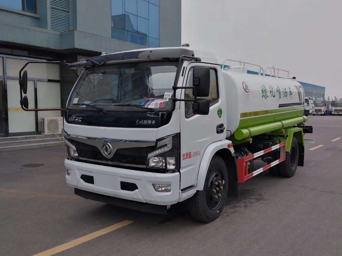 东风大多利卡8吨洒水车