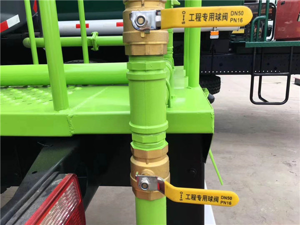 东风大多利卡8吨洒水车