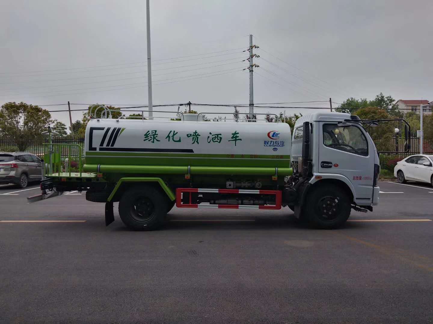东风大多利卡8吨洒水车