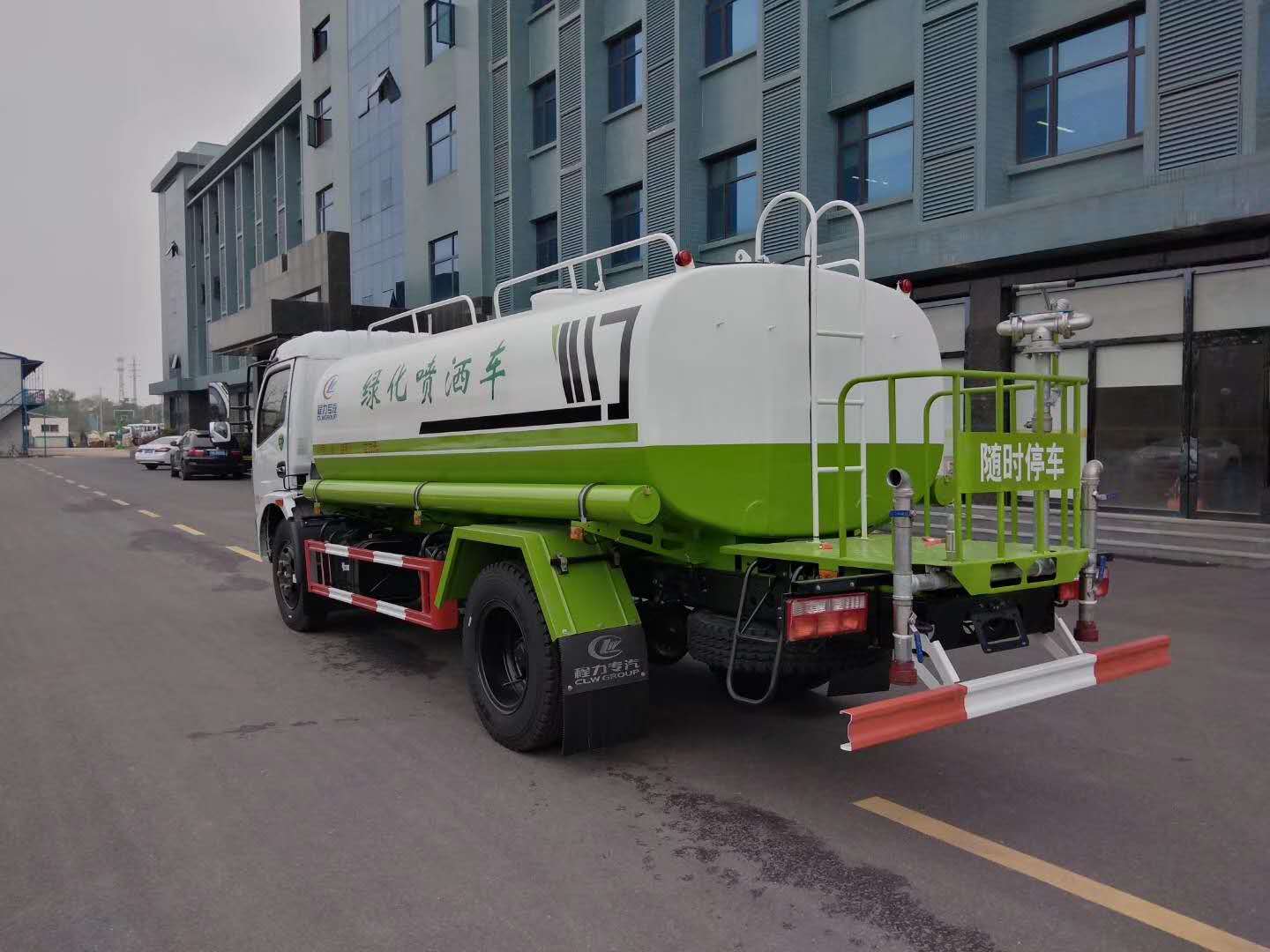 东风大多利卡8吨洒水车