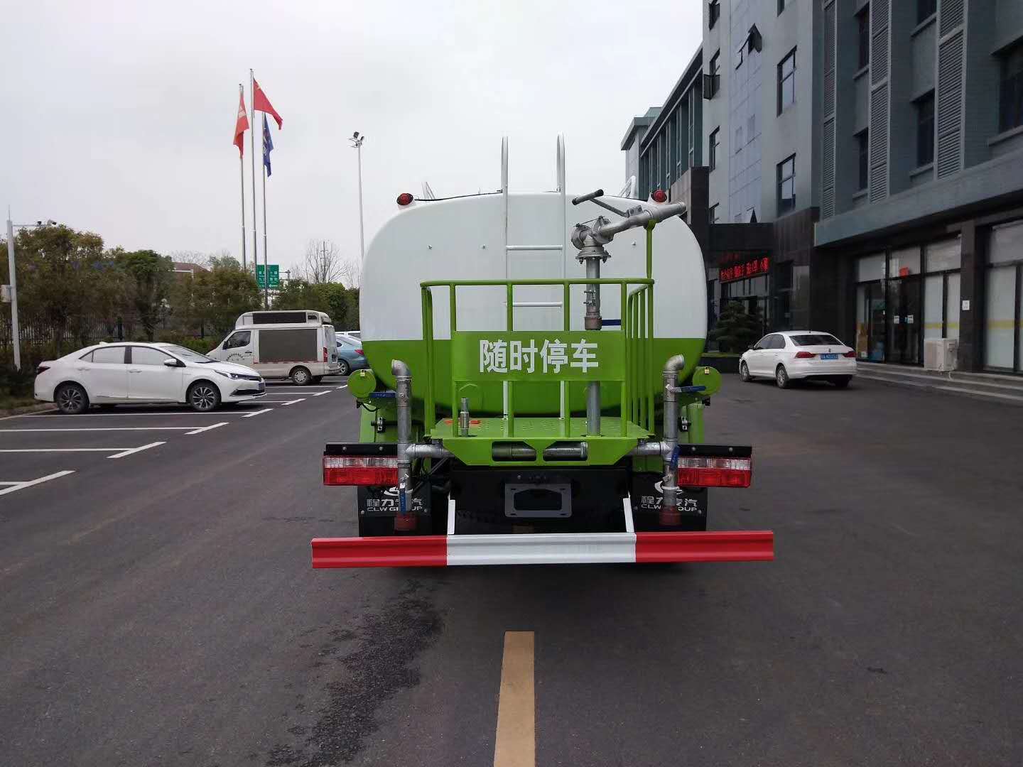 东风大多利卡8吨洒水车