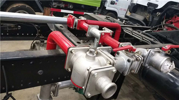 东风大多利卡8吨洒水车