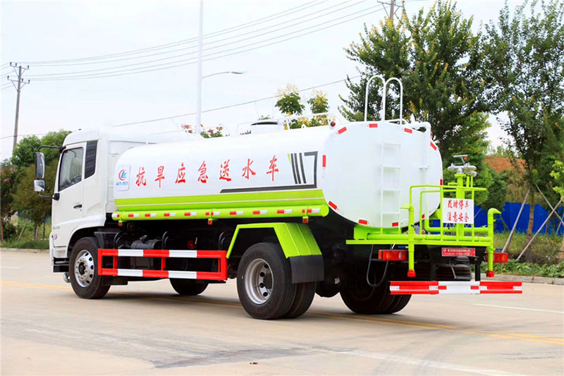 东风天锦12吨洒水车