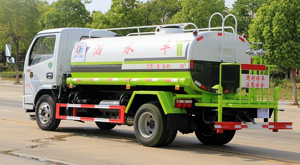 国六5吨东风多利卡洒水车图片 国六5吨东风多利卡洒水车图片