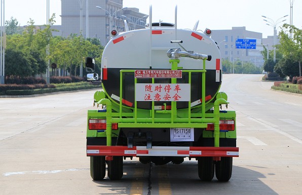 国六5吨东风多利卡洒水车图片 国六5吨东风多利卡洒水车图片