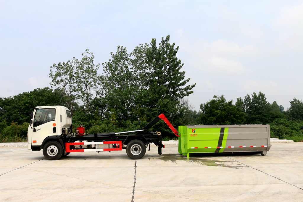 大运勾臂垃圾车