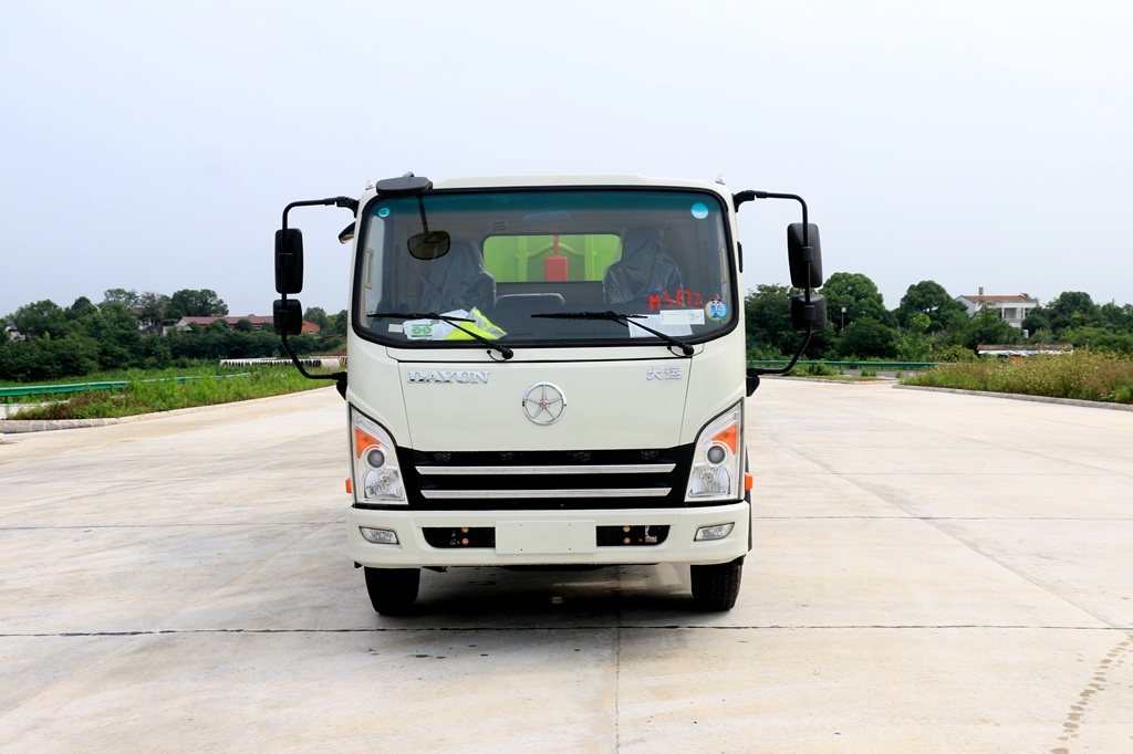 大运勾臂垃圾车
