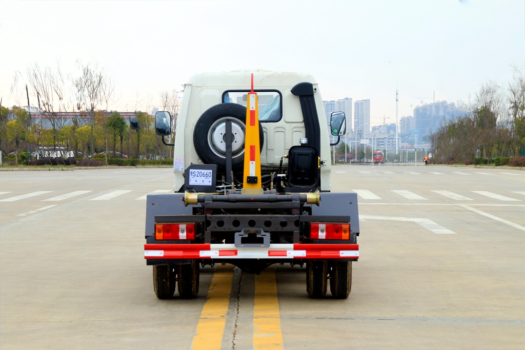 小卡之星2钩臂垃圾车