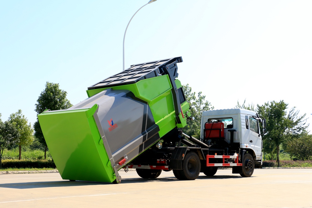 东风专底勾臂式垃圾车