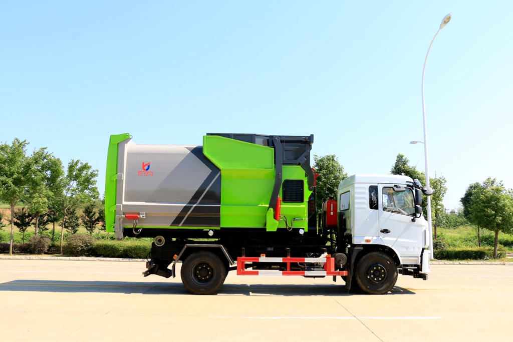 东风专底勾臂式垃圾车