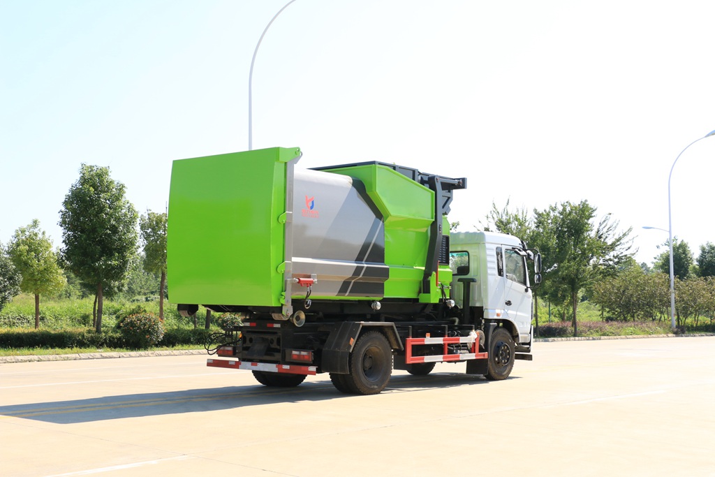 东风专底勾臂式垃圾车