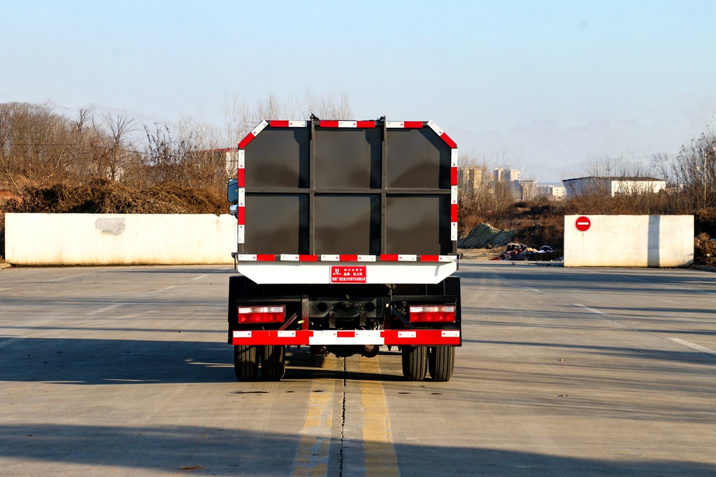 东风小福瑞卡厢式垃圾车