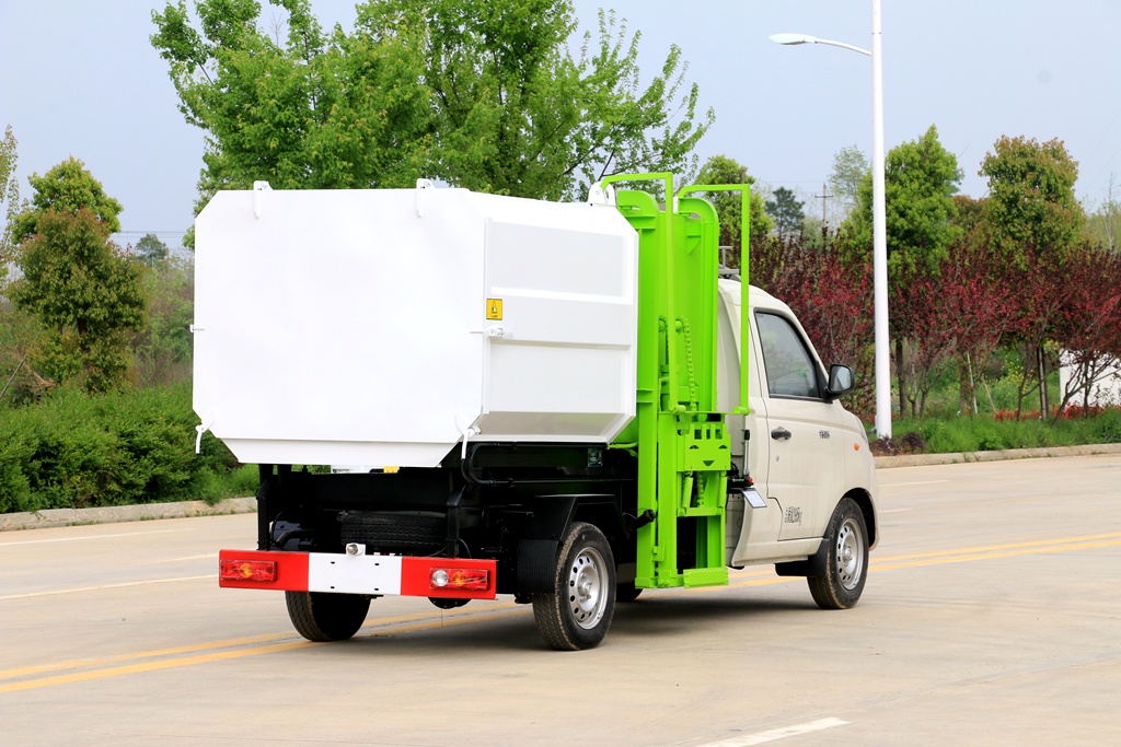 福田祥菱挂桶垃圾车