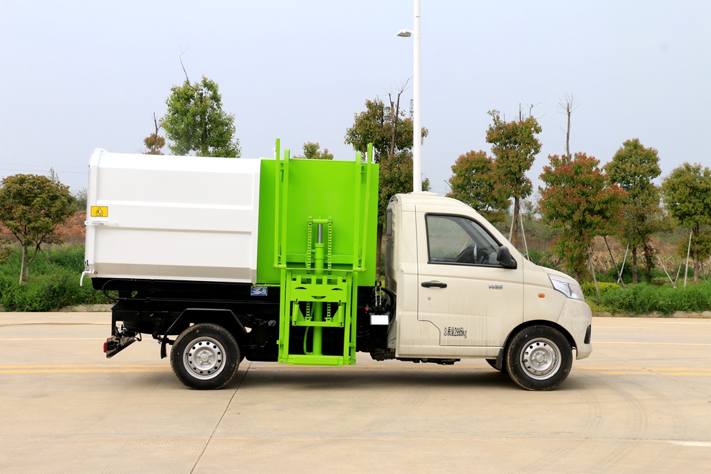 福田祥菱挂桶垃圾车