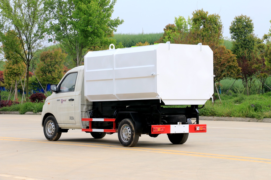 福田祥菱挂桶垃圾车
