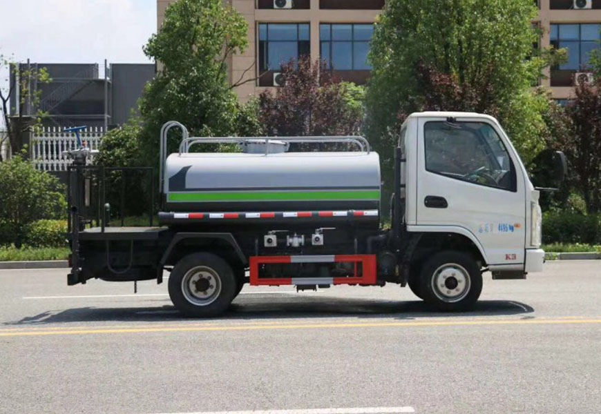 凯马蓝牌3吨洒水车后方位洒水车