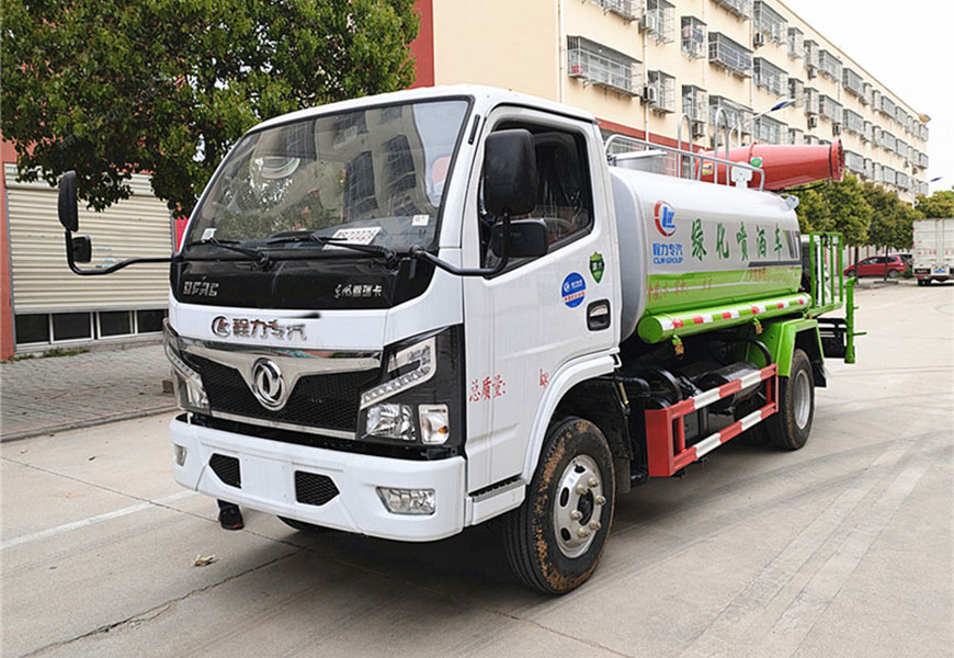 东风福瑞卡5方洒水车侧方展示图