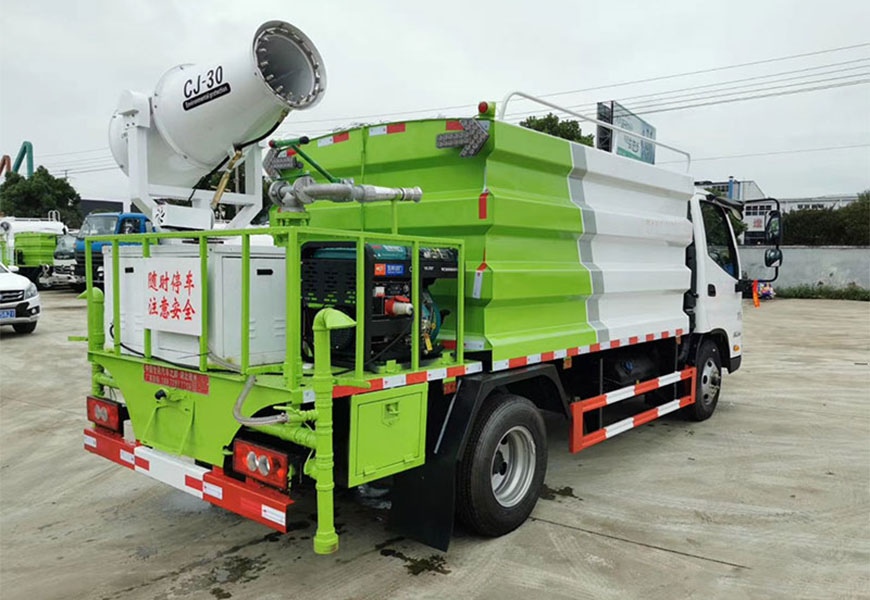 福田蓝牌5吨洒水车后方展示图