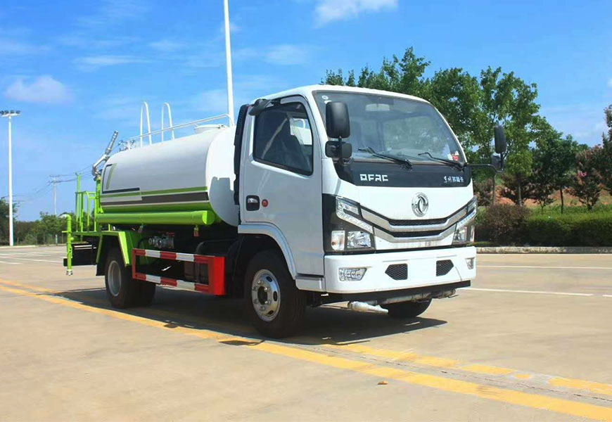 东风多利卡5方洒水车图片