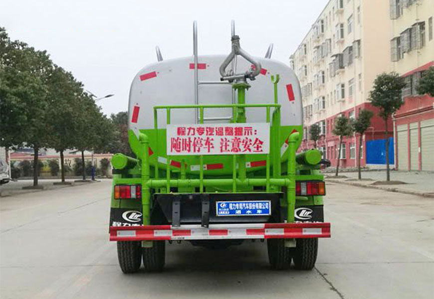 江铃顺达5吨洒水车后方展示图