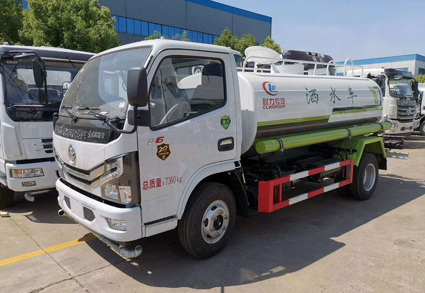 东风多利卡5方洒水车图片