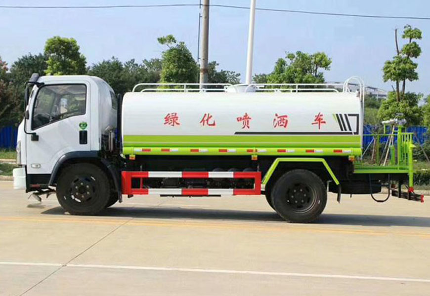 东风福瑞卡9方洒水车右侧面图