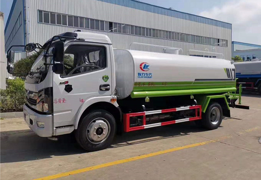 国六东风大多利卡8方洒水车
