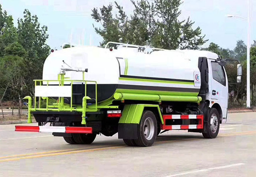 东风凯普特洒水车后面图