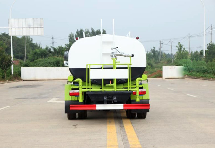 东风凯普特洒水车后面图