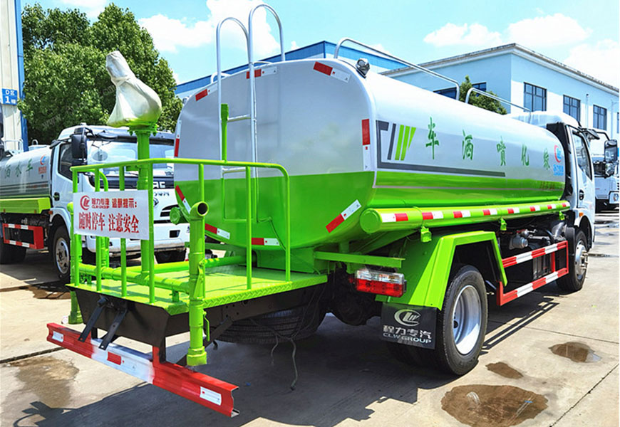 东风凯普特洒水车后面图