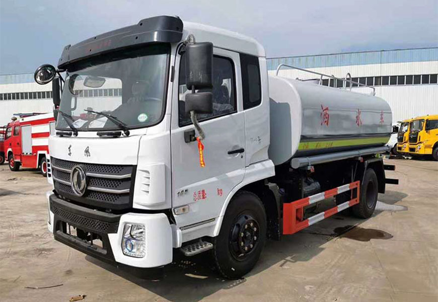 东风随专12吨洒水车