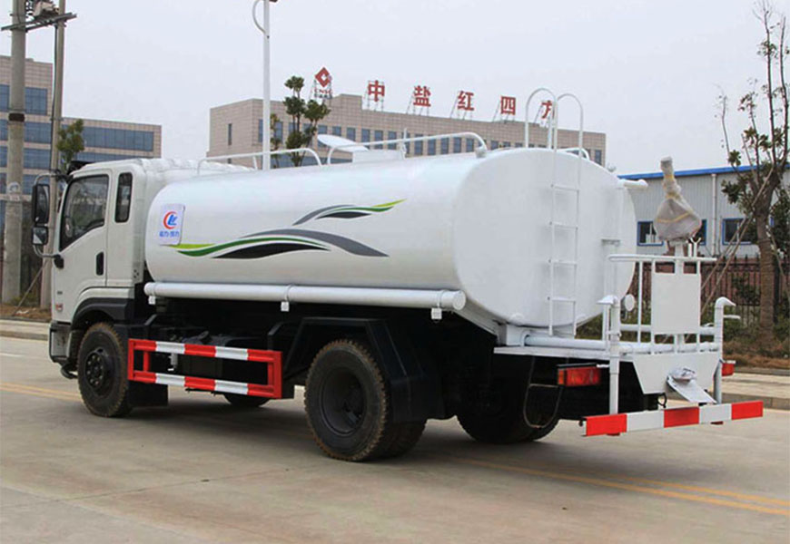 东风专底12吨D1洒水车后面图