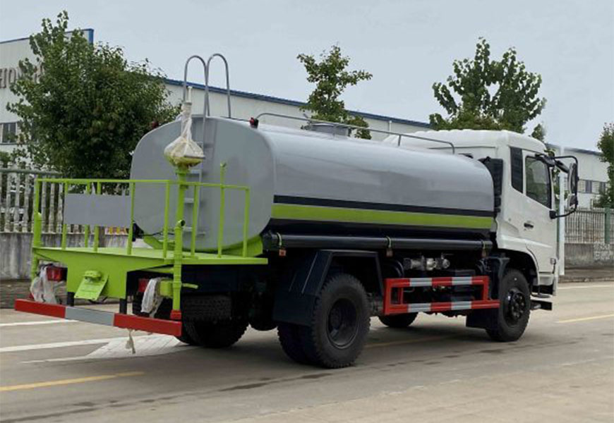 东风专底D3V洒水车后方展示图