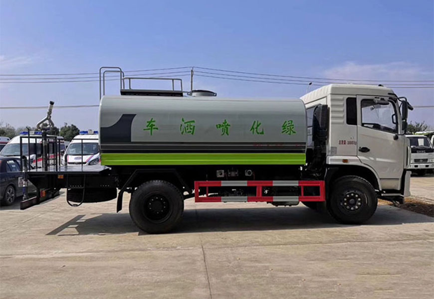 东风专底洒水车图片