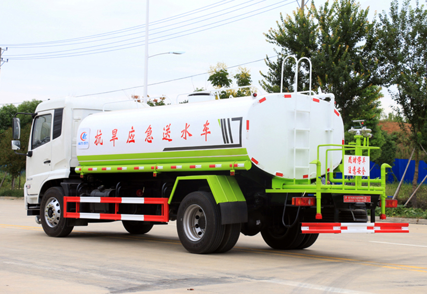 东风天锦13吨洒水车