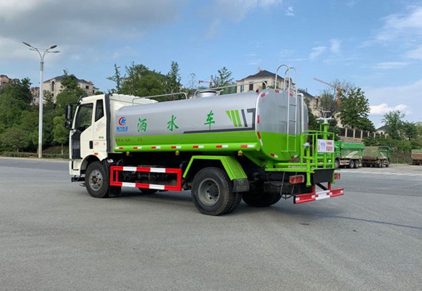一汽解放12吨国六洒水车图片后面图