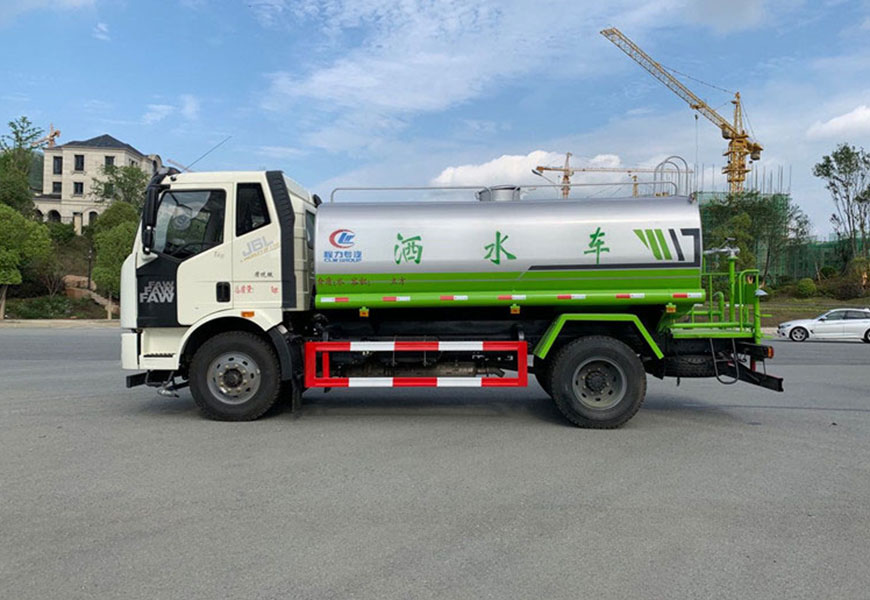 一汽解放12吨国六洒水车图片
