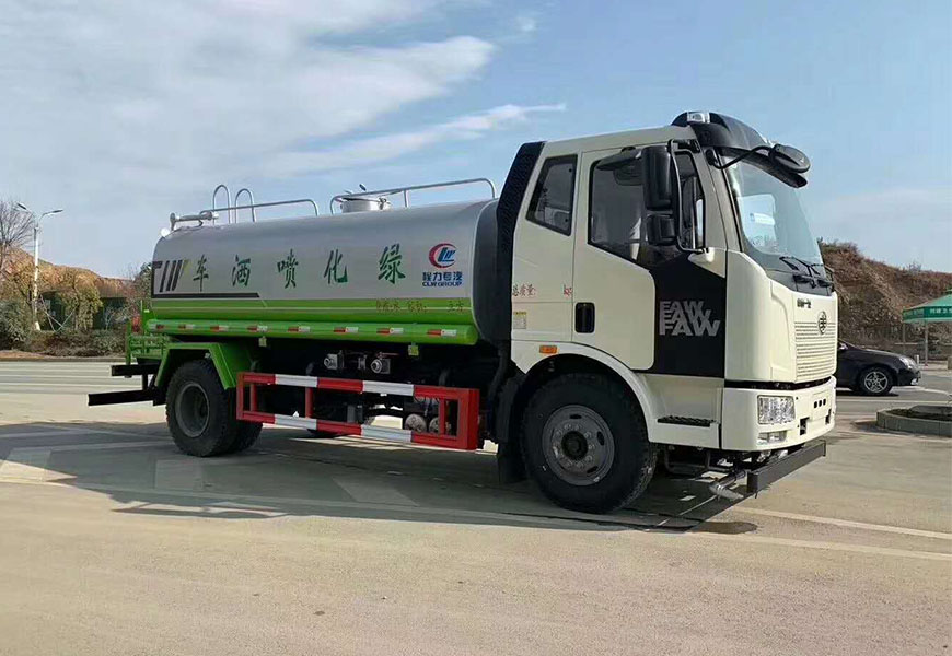解放洒水车图片