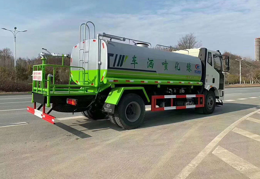 一汽解放12吨国六洒水车图片后面图