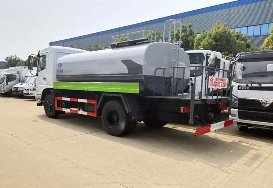 东风专底12方洒水车后方展示图