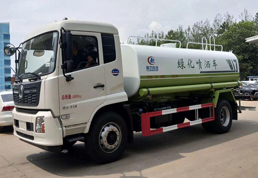 东风天锦洒水车