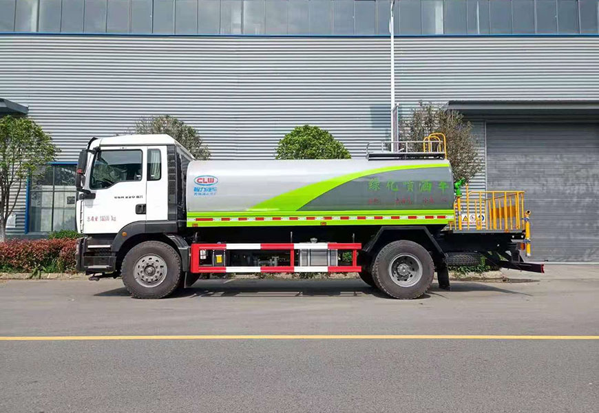 重汽汕德卡单桥洒水车