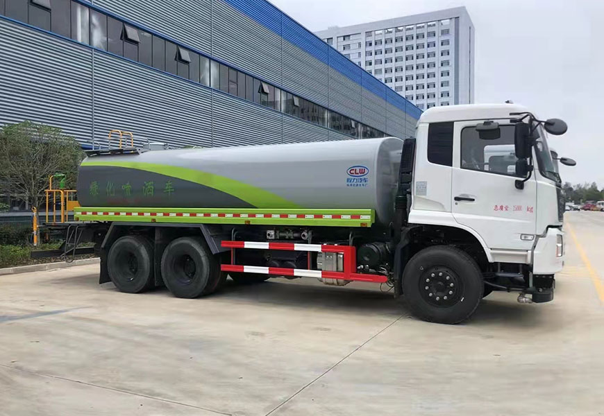 东风天锦后双桥洒水车