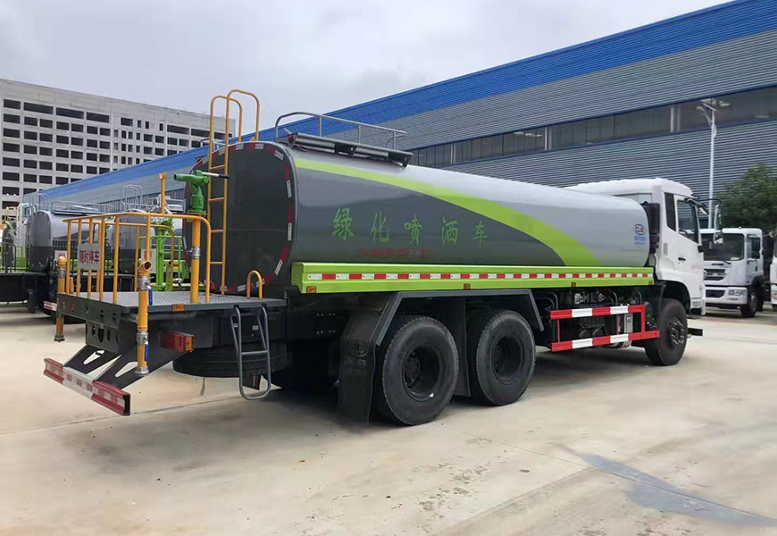 东风天锦后双桥洒水车