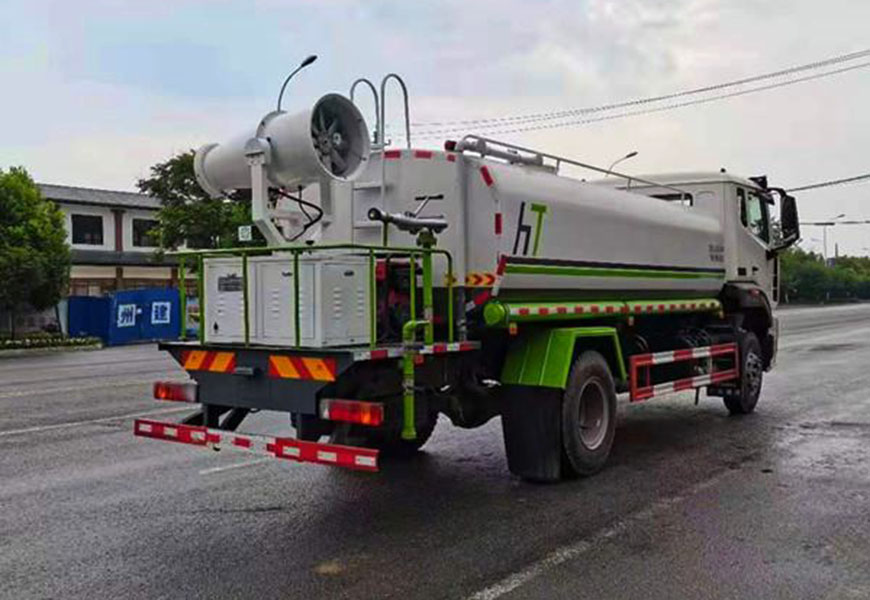 重汽豪瀚12方国六洒水车后面图