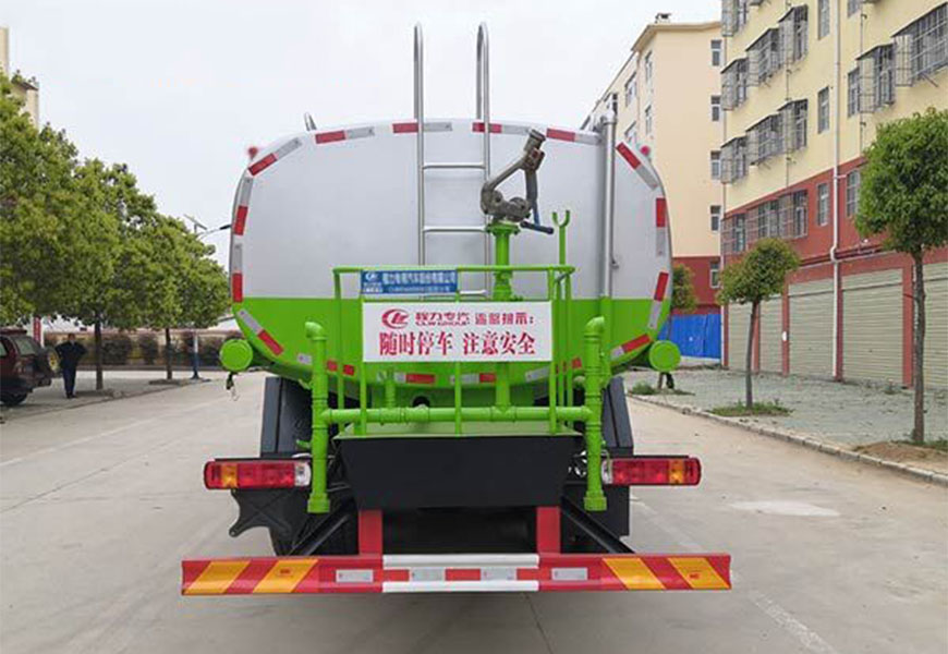 欧曼后双桥18吨洒水车图片