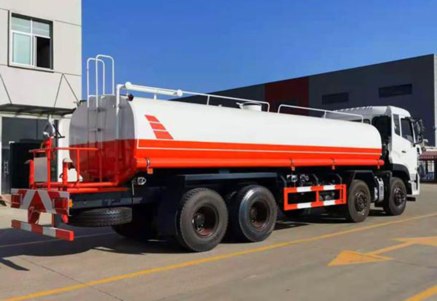 东风天龙前四后八25吨洒水车后面图